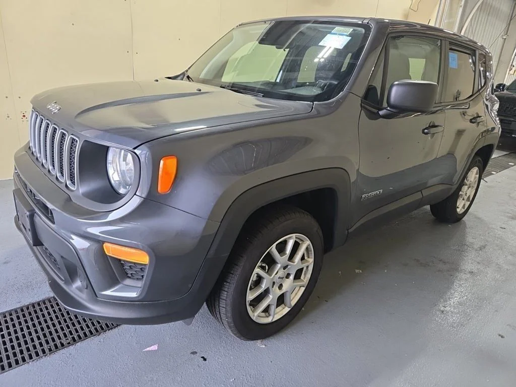 Certified Used 2023 Gray Jeep Latitude image 2