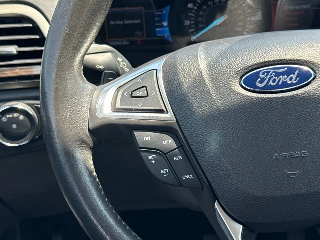 Used 2016 Red Ford SE image 17