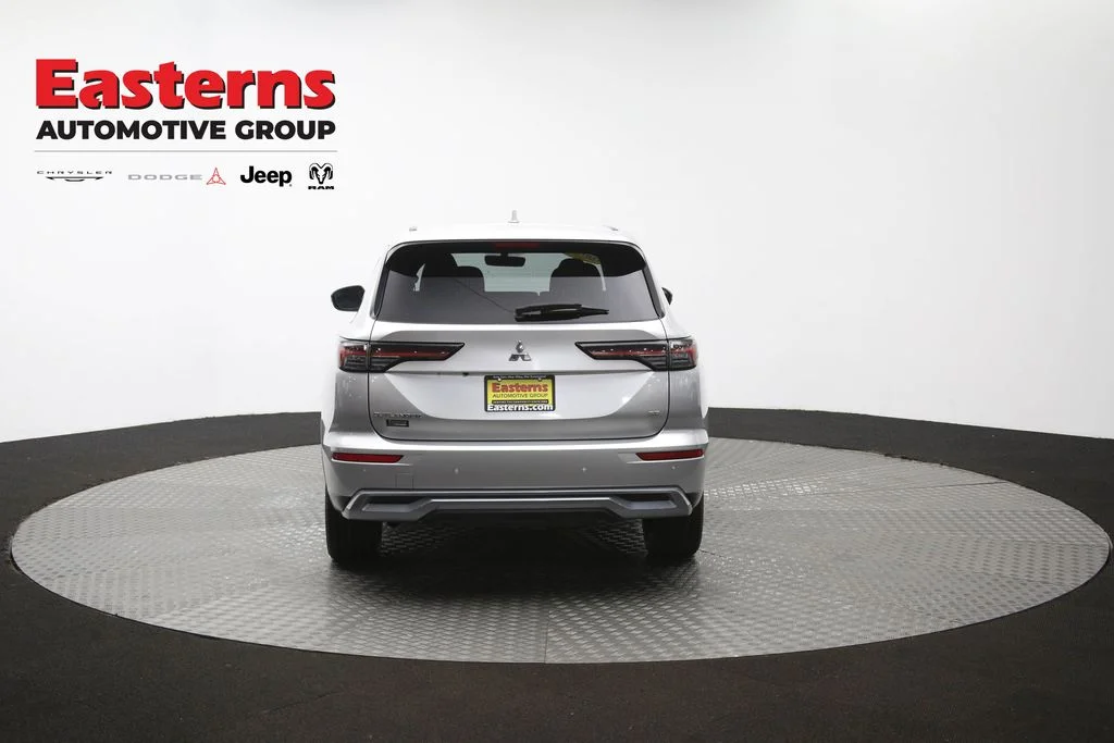 Used 2025 Silver Mitsubishi SE image 37