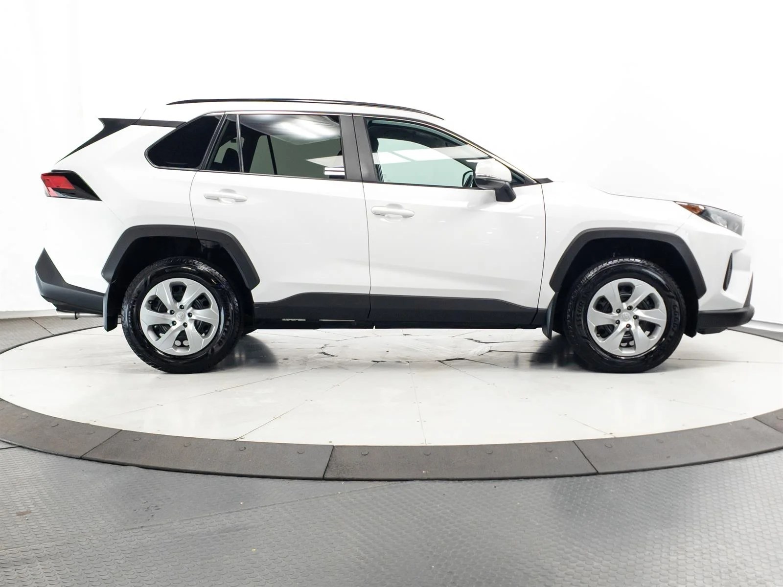 Used 2019 White Toyota LE image 12