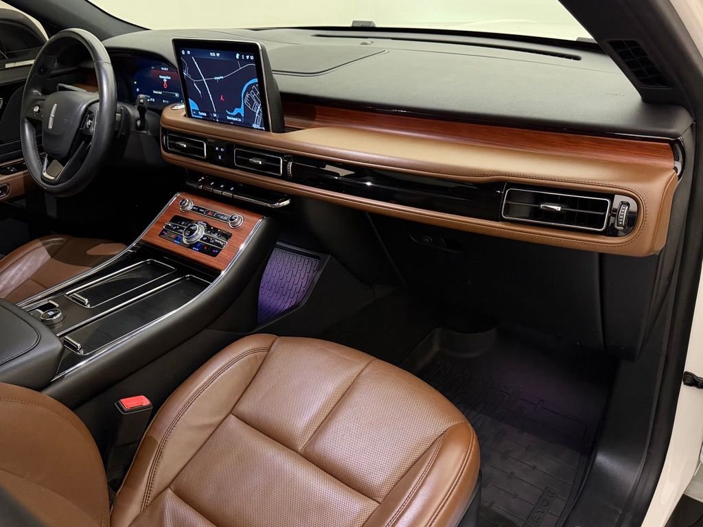 Used 2021 Ceramic Pearl Lincoln Reserve image 29