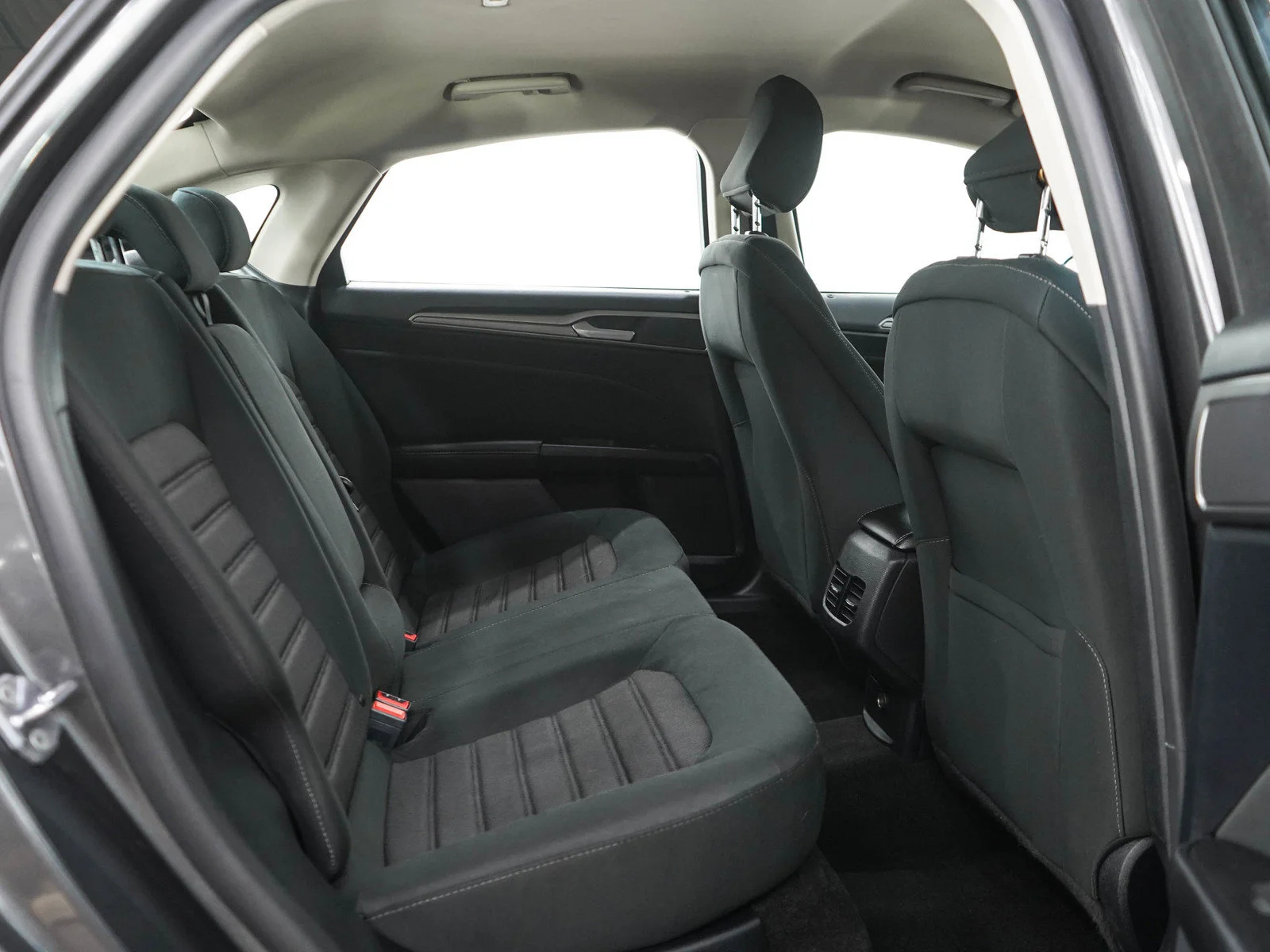 Used 2020 Magnetic Ford SE image 12