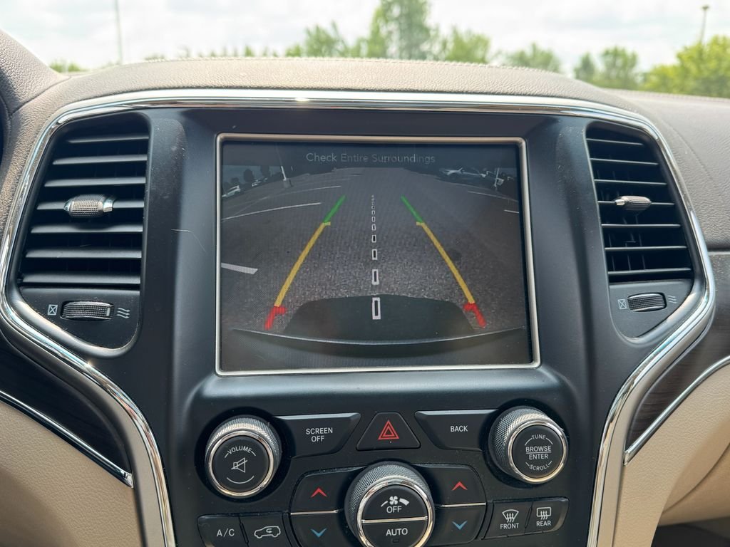 Used 2014 Cashmere Jeep Overland image 30