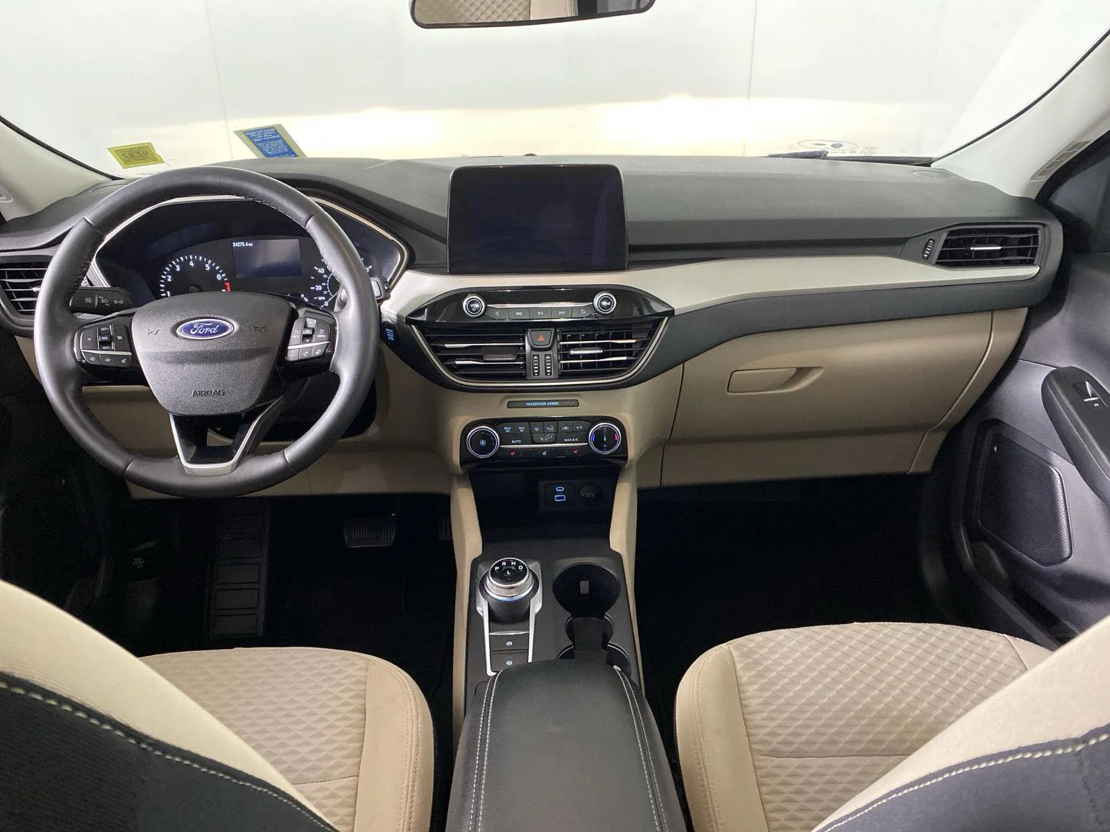 Used 2022 Iconic Silver Ford SE image 2