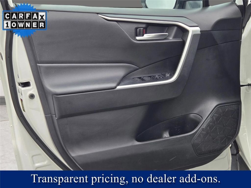 Used 2022 White Toyota XLE image 18
