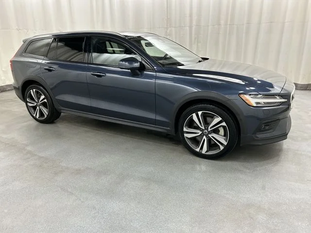 2025 Volvo V60 Cross Country