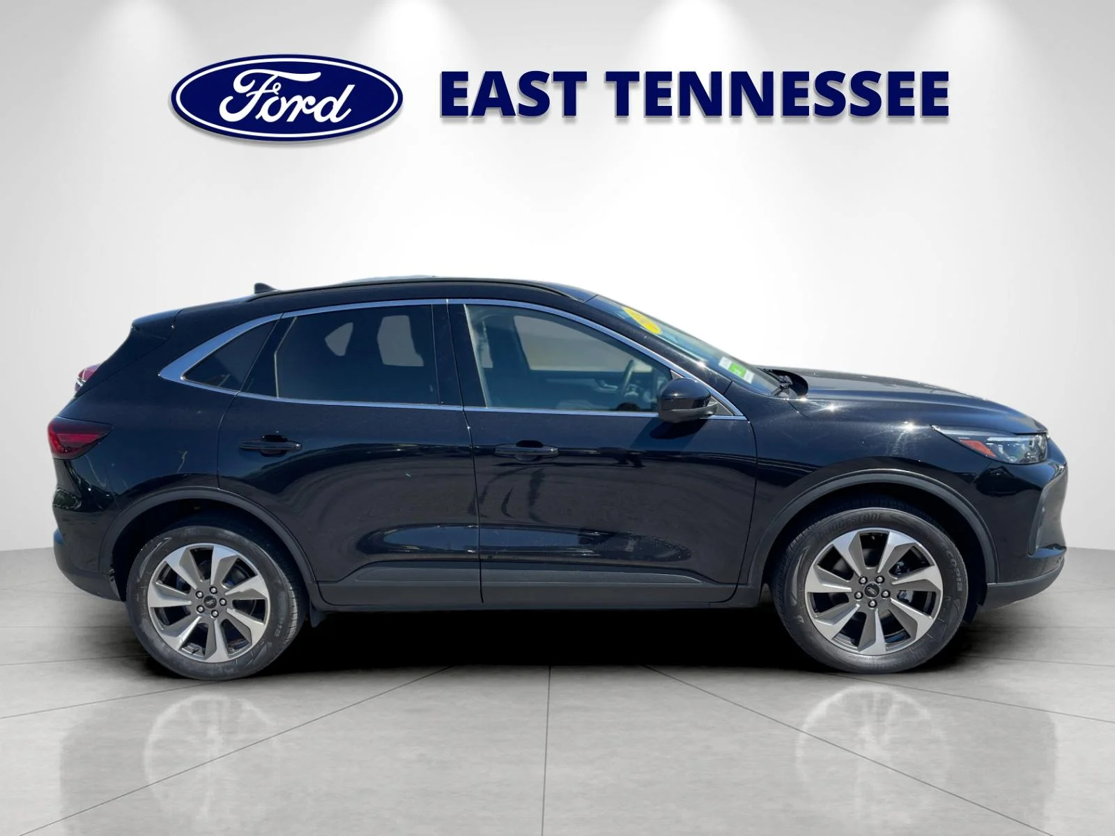 Used 2024  Ford Platinum image 2