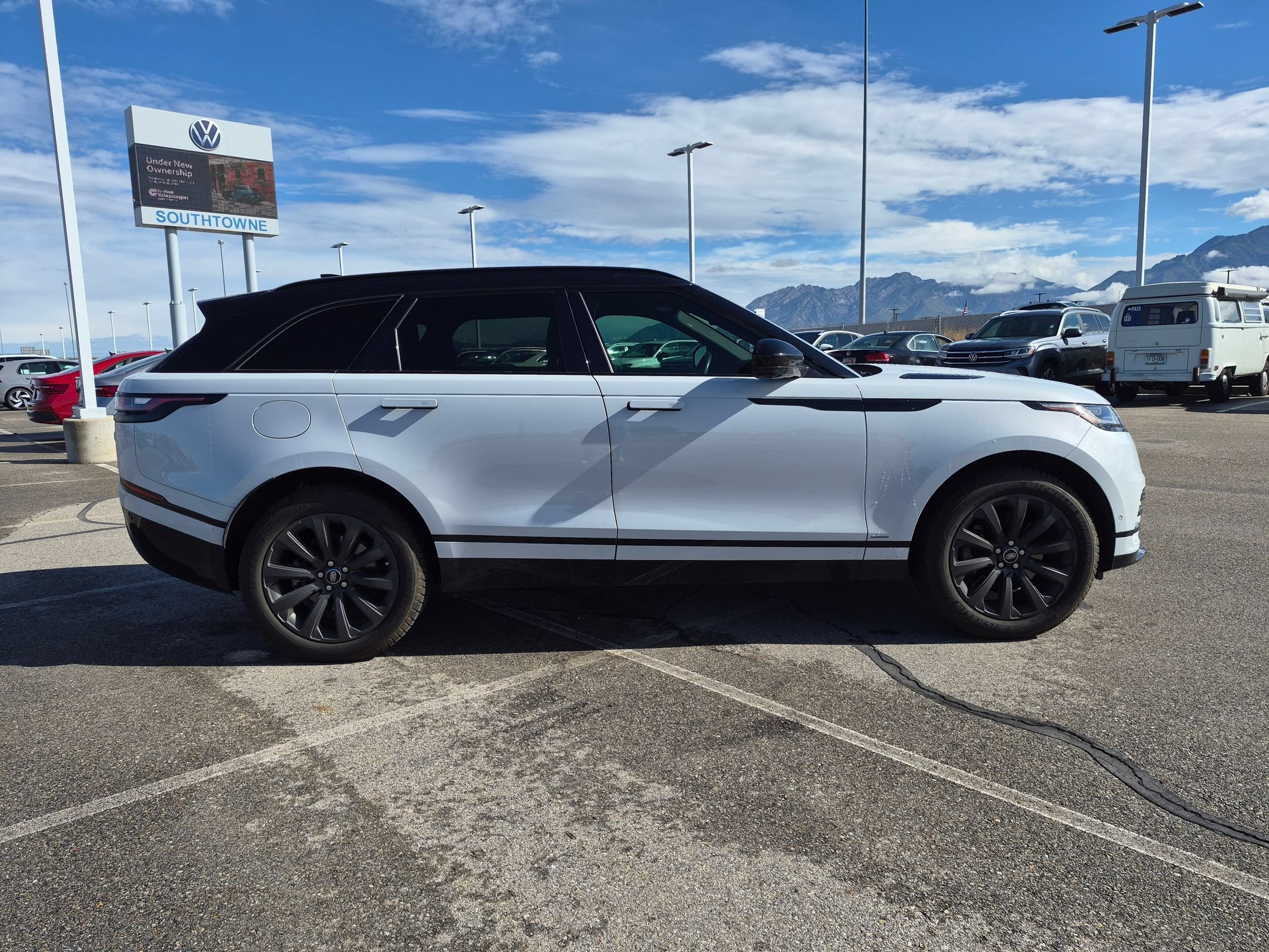 Used 2021 White Land Rover R-Dynamic S image 2