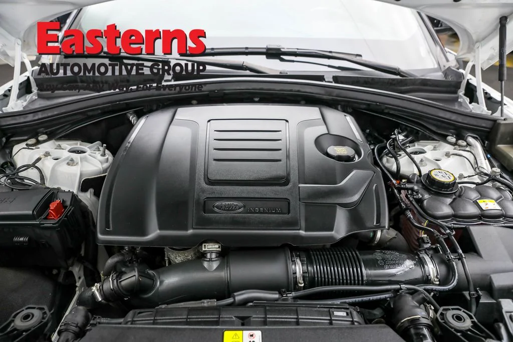 Used 2021 White Land Rover P250 R-Dynamic S image 7