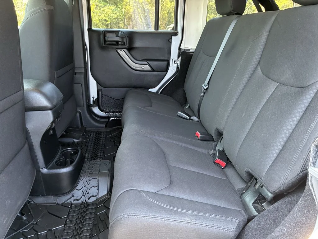 Used 2015 Silver Jeep Unlimited Sport image 19