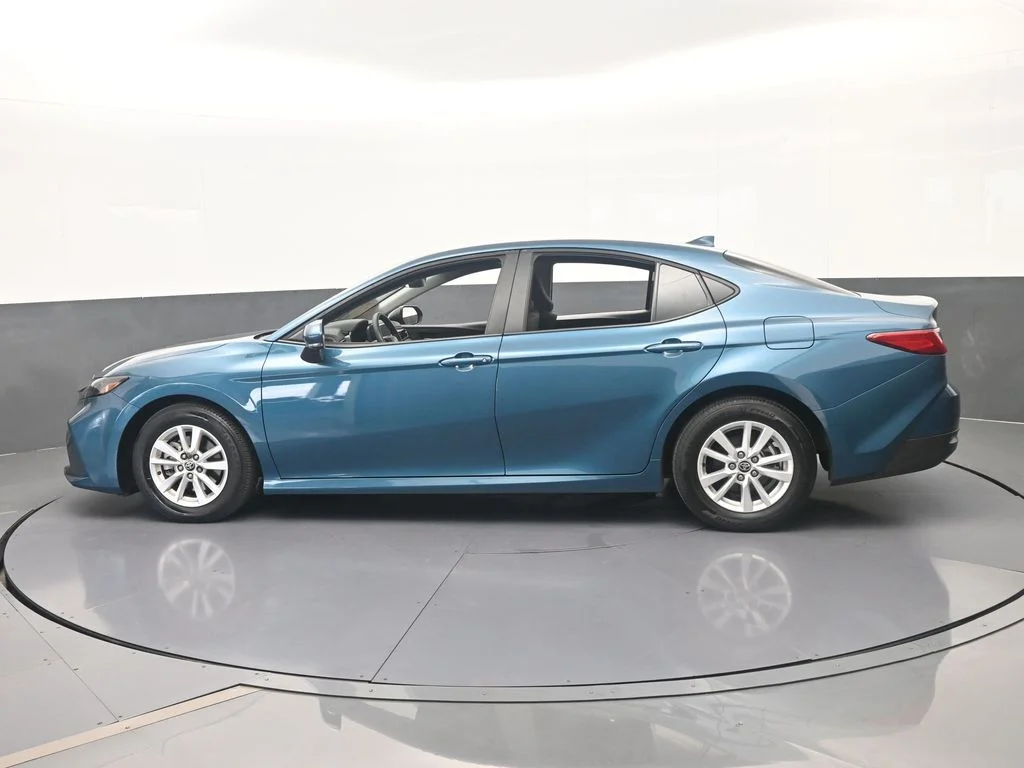 Used 2025 Ocean Toyota LE image 3