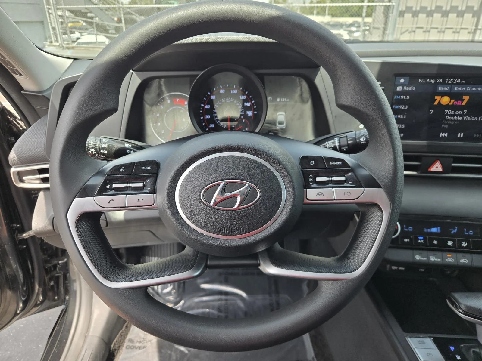 Used 2022 Phantom Black Hyundai SEL IVT image 15