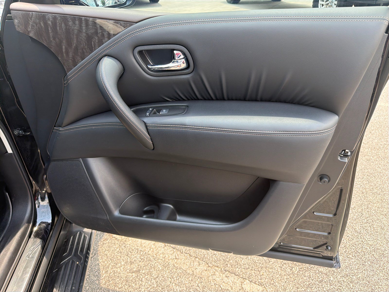 Used 2024 Super Black Nissan Platinum image 14