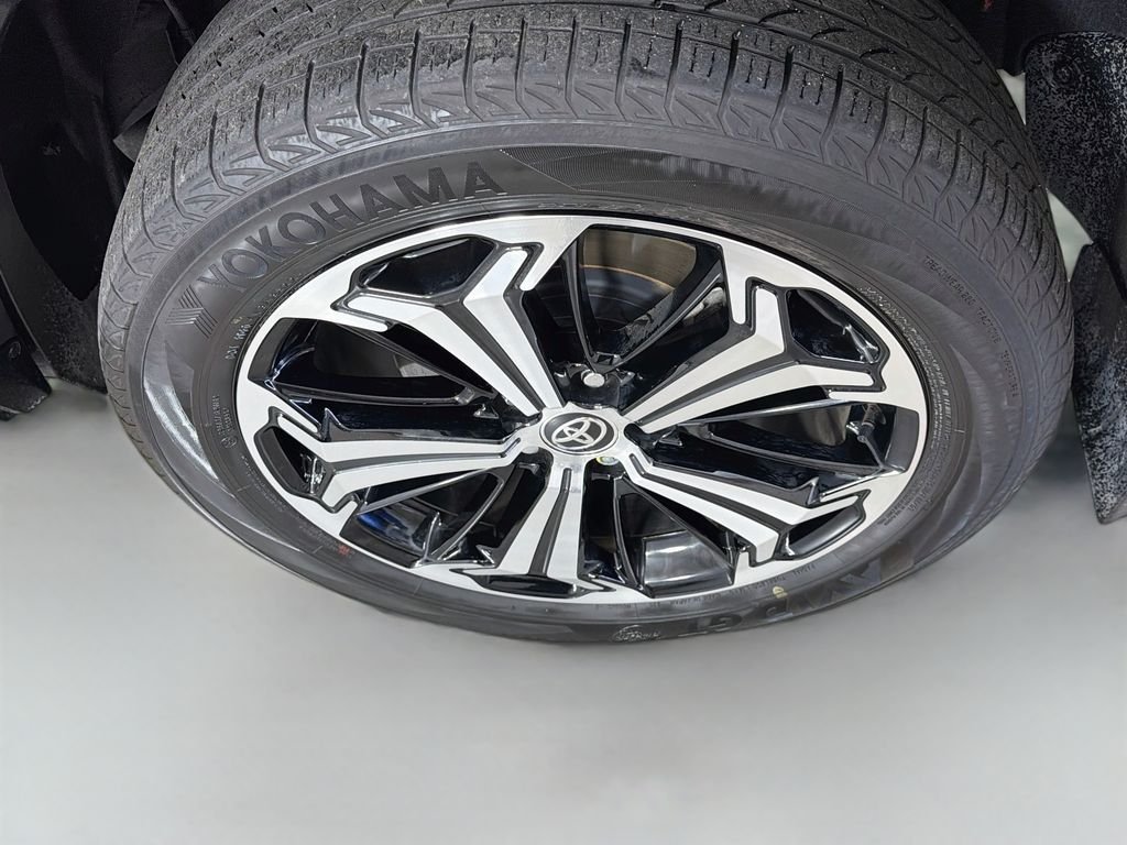 Used 2022 Supersonic Red/Midnight Black Metallic Toyota XSE image 32
