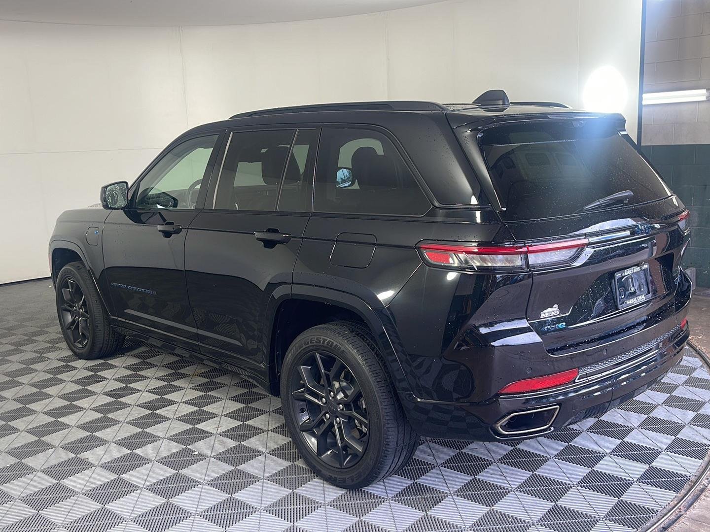 Used 2023 Diamond Black Crystal Pearlcoat Jeep 30th Anniversary image 10