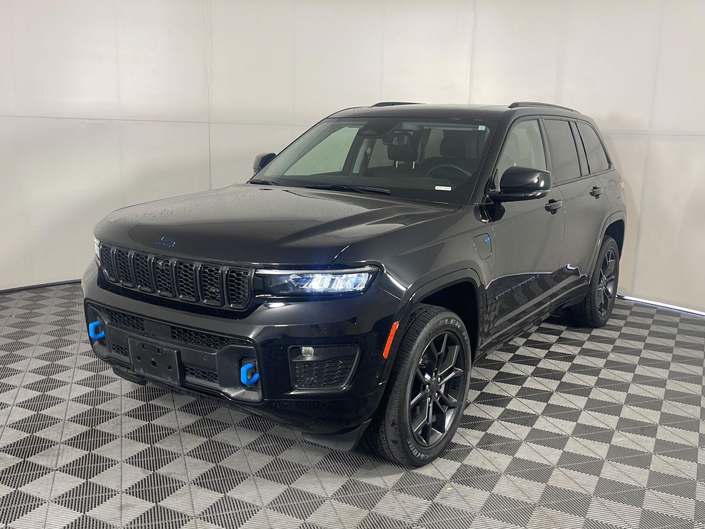Used 2023 Diamond Black Crystal Pearlcoat Jeep 30th Anniversary image 2
