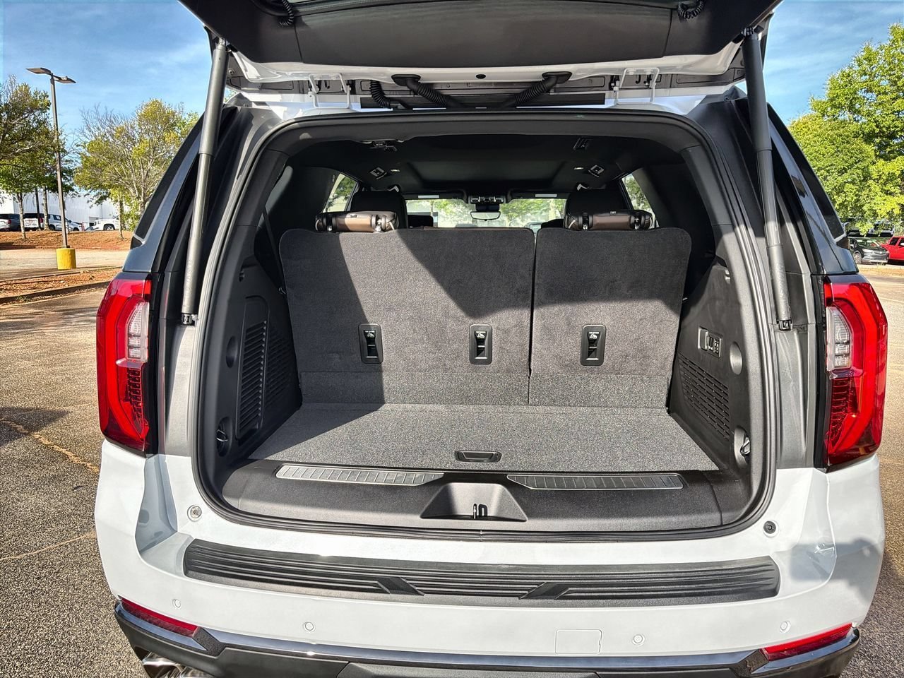 2026 GMC Yukon Denali Ultimate - Photo 21