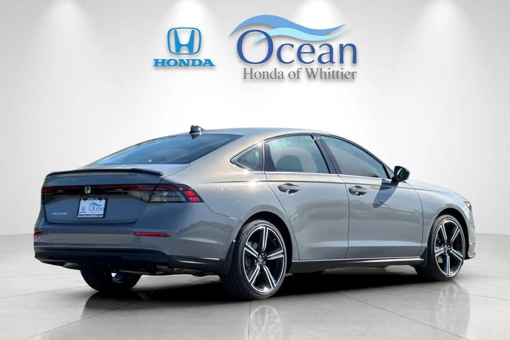 New 2026 Urban Gray Pearl Honda SE image 4