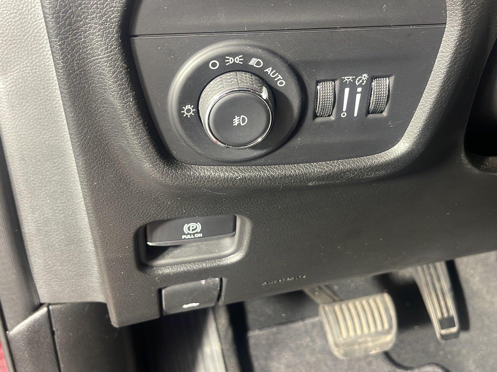 Used 2024 Velvet Red Pearlcoat Jeep Overland image 17