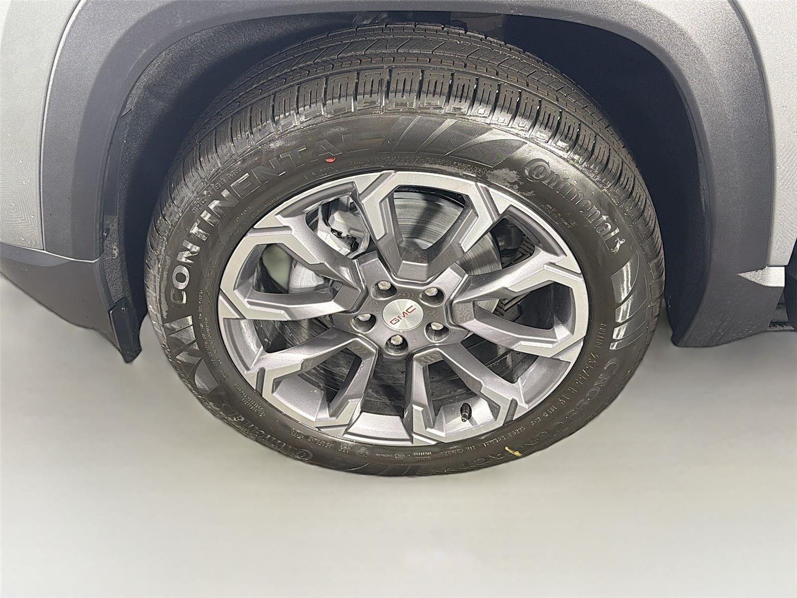New 2027 Sterling Metallic GMC AWD Elevation image 34