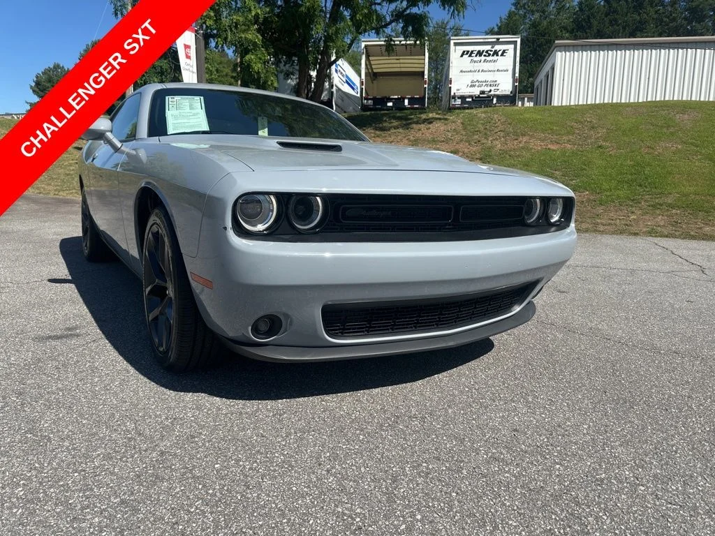 2022 Dodge Challenger SXT Auto's photo