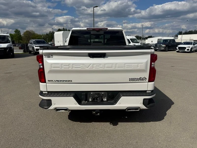 Used 2023 Beige Chevrolet High Country image 4