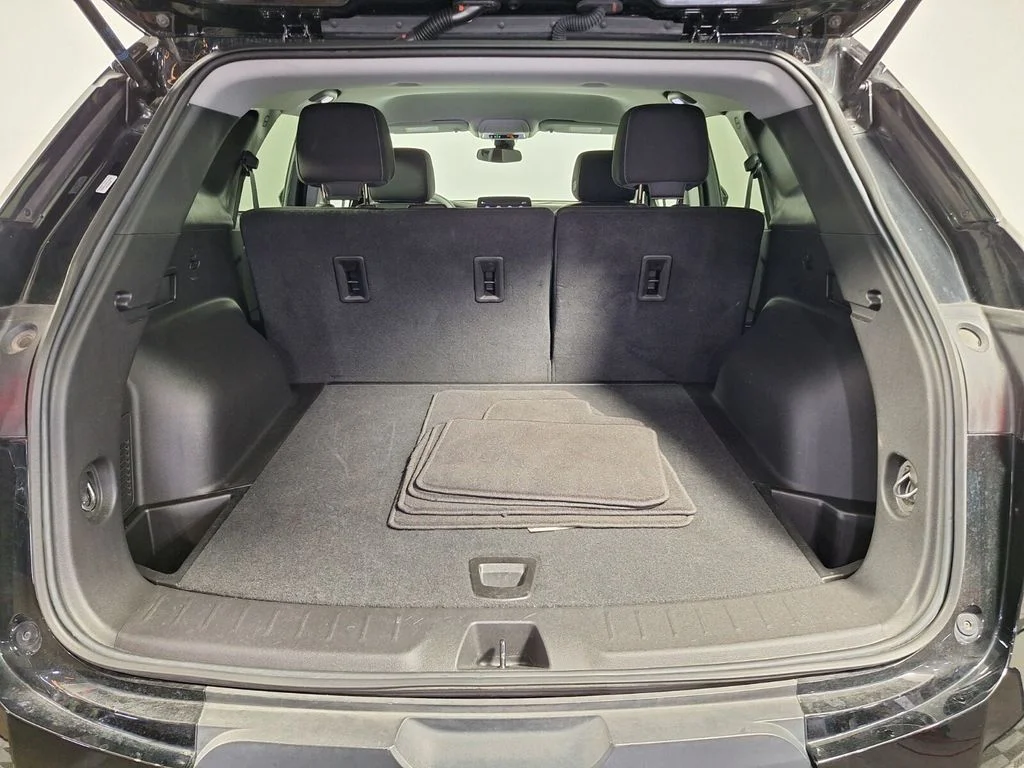 Used 2025 Black Chevrolet LT image 24