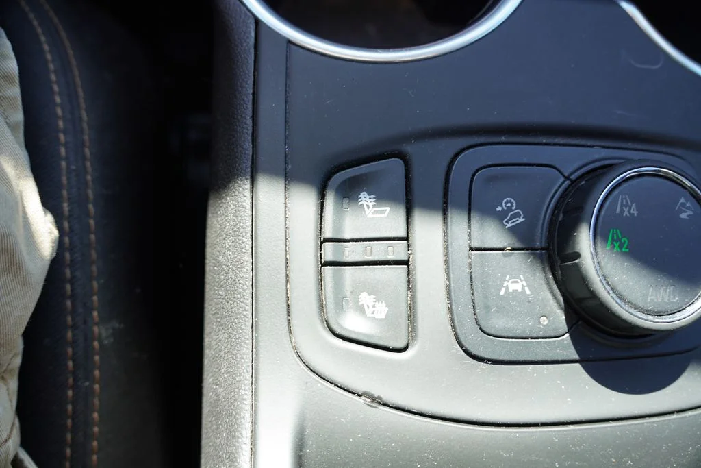 Used 2021 Summit White GMC SLE image 6