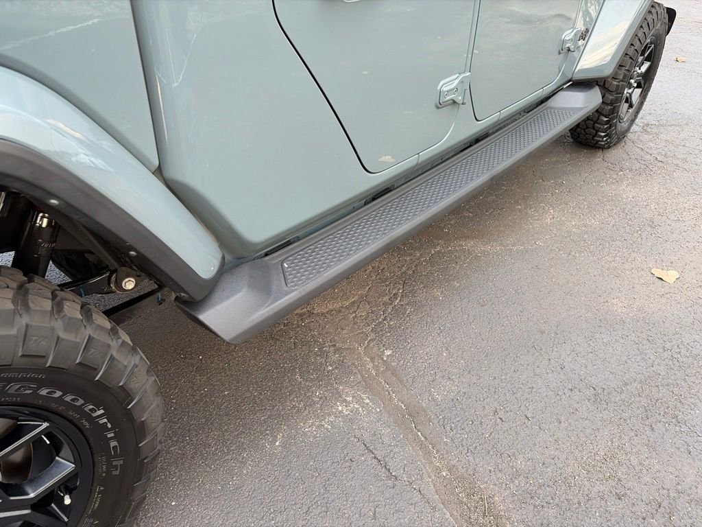 Certified Used 2025 Gray Jeep High Tide image 9