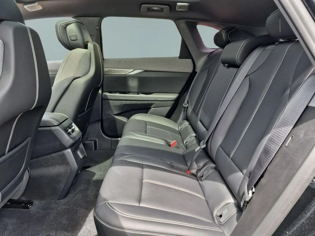 2027 Cadillac OPTIQ Luxury - Photo 24