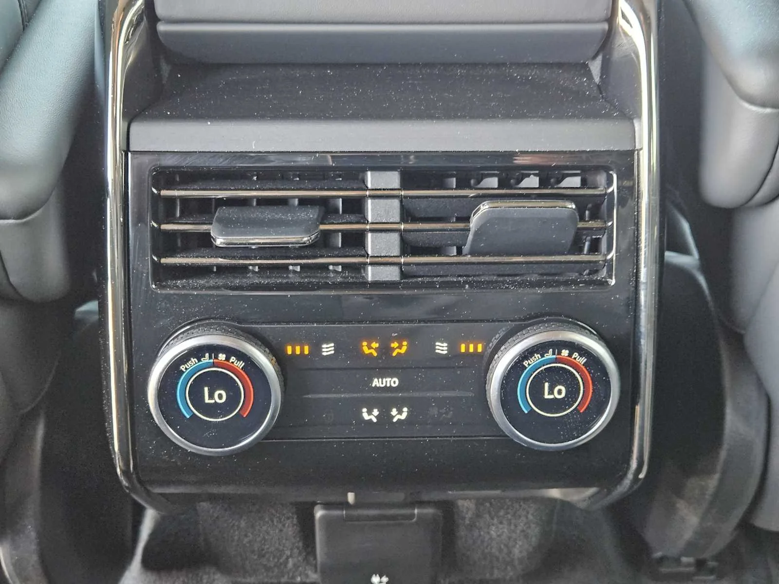 Certified Used 2024 Fuji White Land Rover Dynamic SE image 27