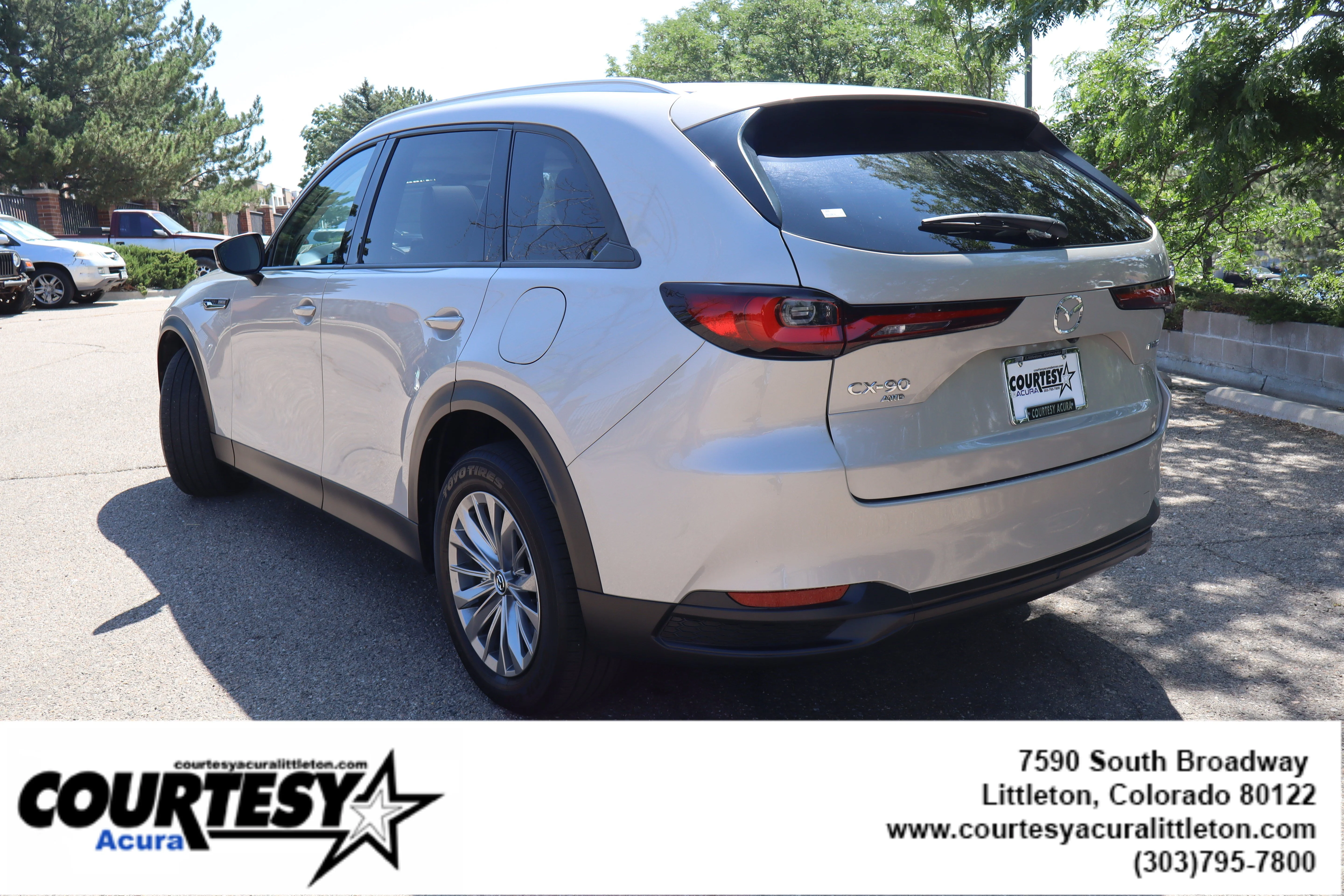Used 2024 Platinum Quartz Mazda Preferred image 4