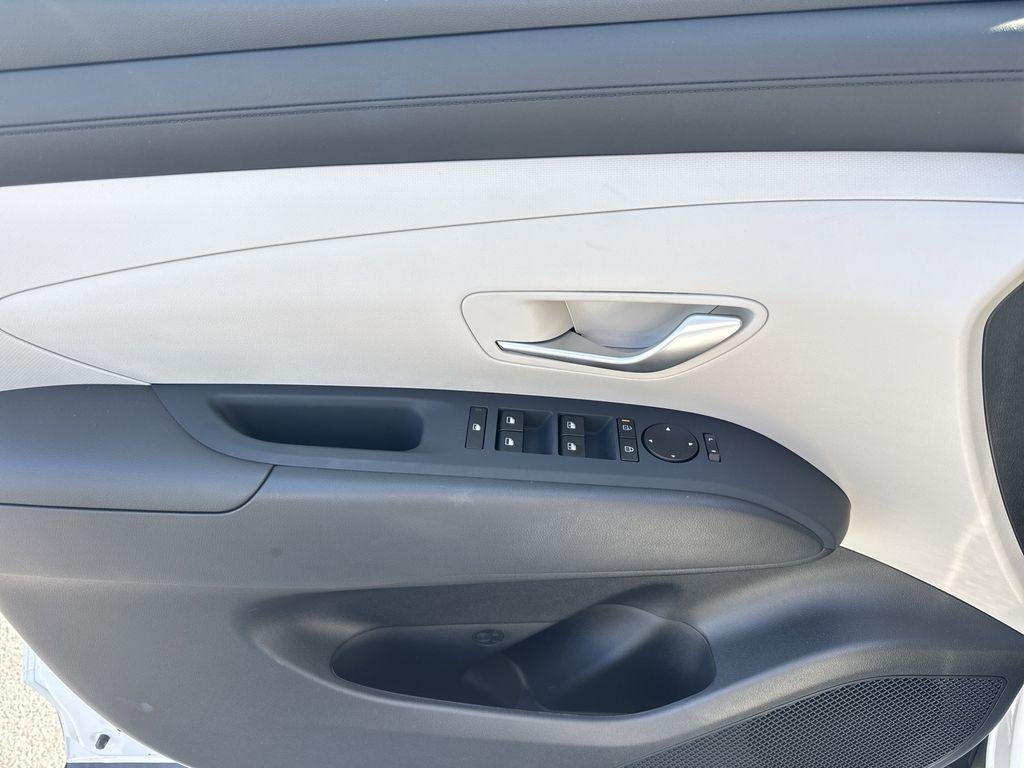 New 2026 White Hyundai SEL FWD image 10