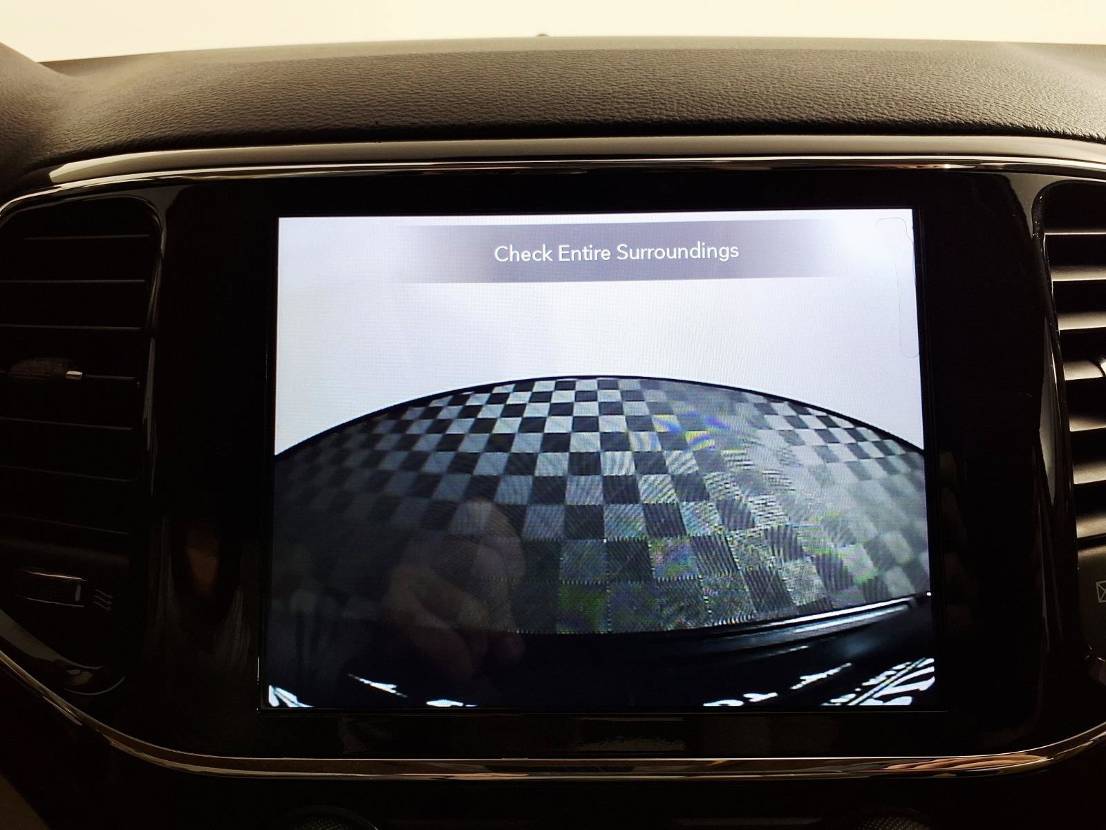 Certified Used 2022 Diamond Black Crystal Pearlcoat Jeep Laredo E image 19