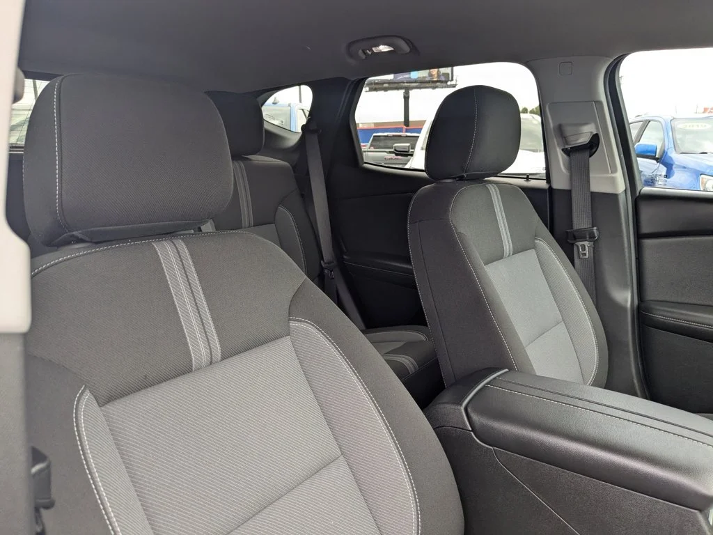Used 2025 Summit White Chevrolet LT image 26
