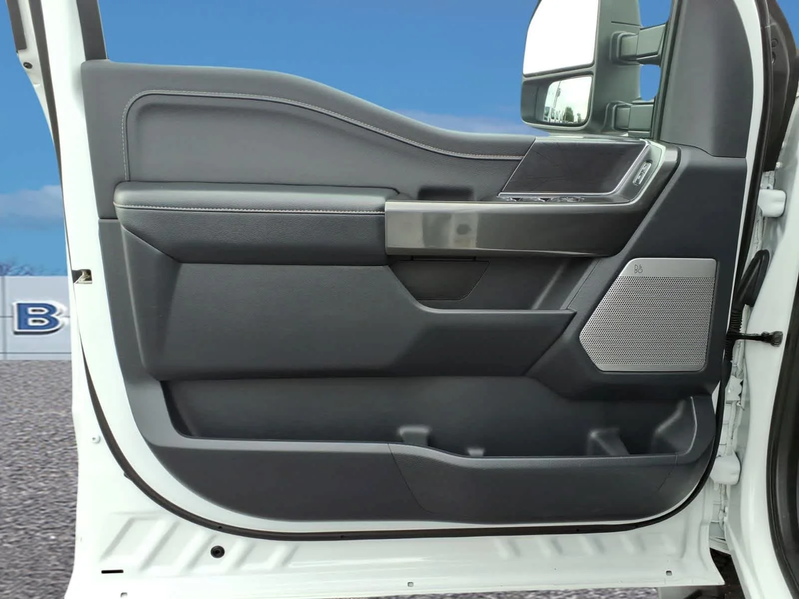 Used 2022 Oxford White Ford XLT image 11