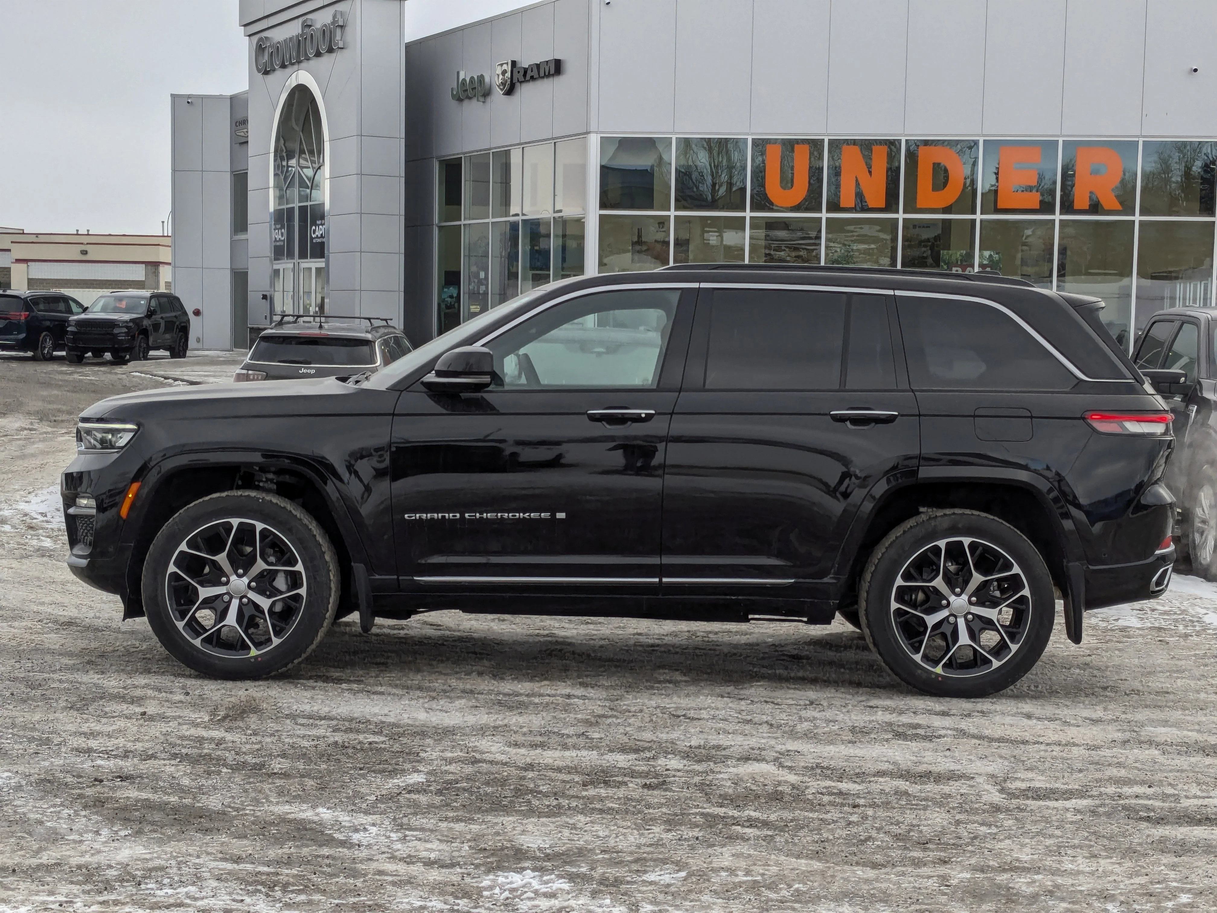 New 2025 Black Jeep Summit Reserve - - Panoramic Sunroof - Palermo Leather - McIntosh Audio - Night Vision & More! image 5