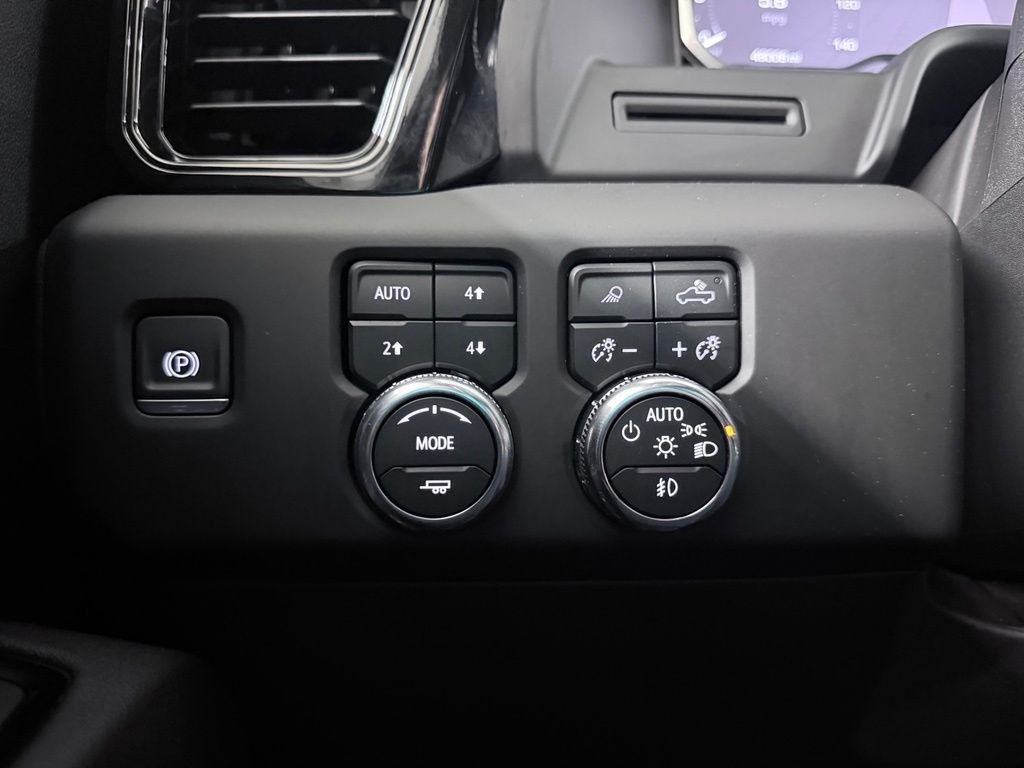 Used 2023 White GMC AT4 image 29