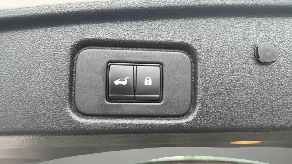 Used 2023 Pearl White Tricoat Nissan SL image 19
