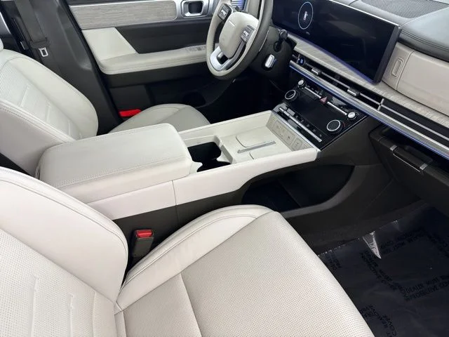 Used 2025 White Hyundai Calligraphy image 24