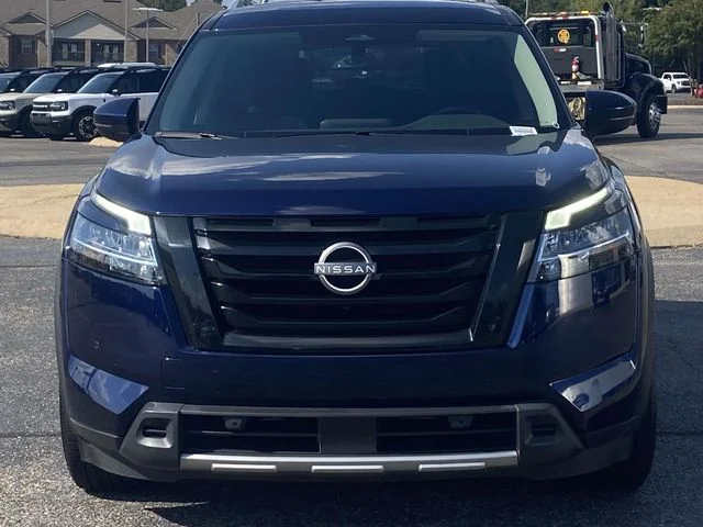 Used 2023 Blue Nissan SL image 7
