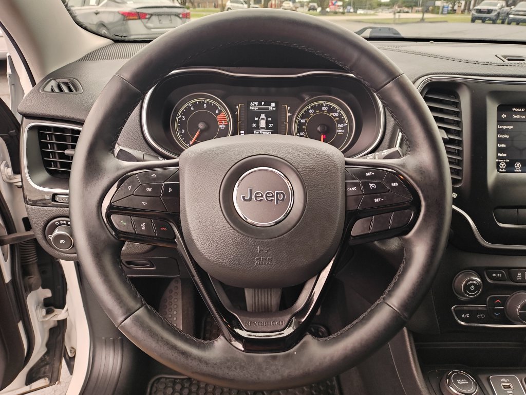 Used 2020 White Jeep Latitude Plus image 17