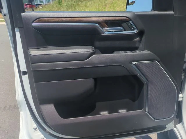 Used 2024 White GMC SLE image 30