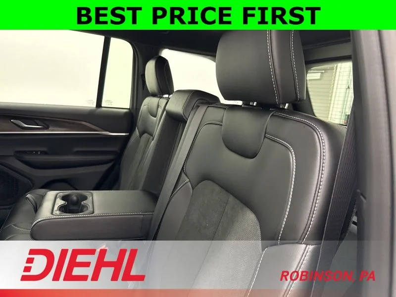 New 2026 Bright White Clear-Coat Exterior Paint Jeep Altitude image 17
