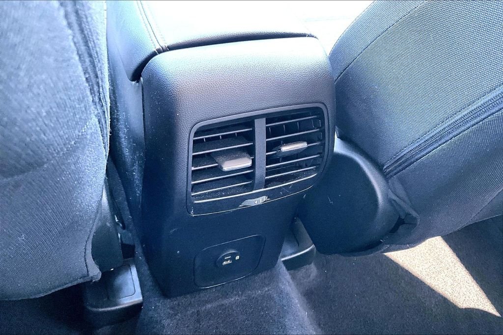 Used 2022 Gray Ford SE image 22