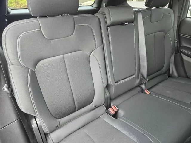 New 2026 Diamond Black Crystal Pearlcoat Jeep Laredo X image 34
