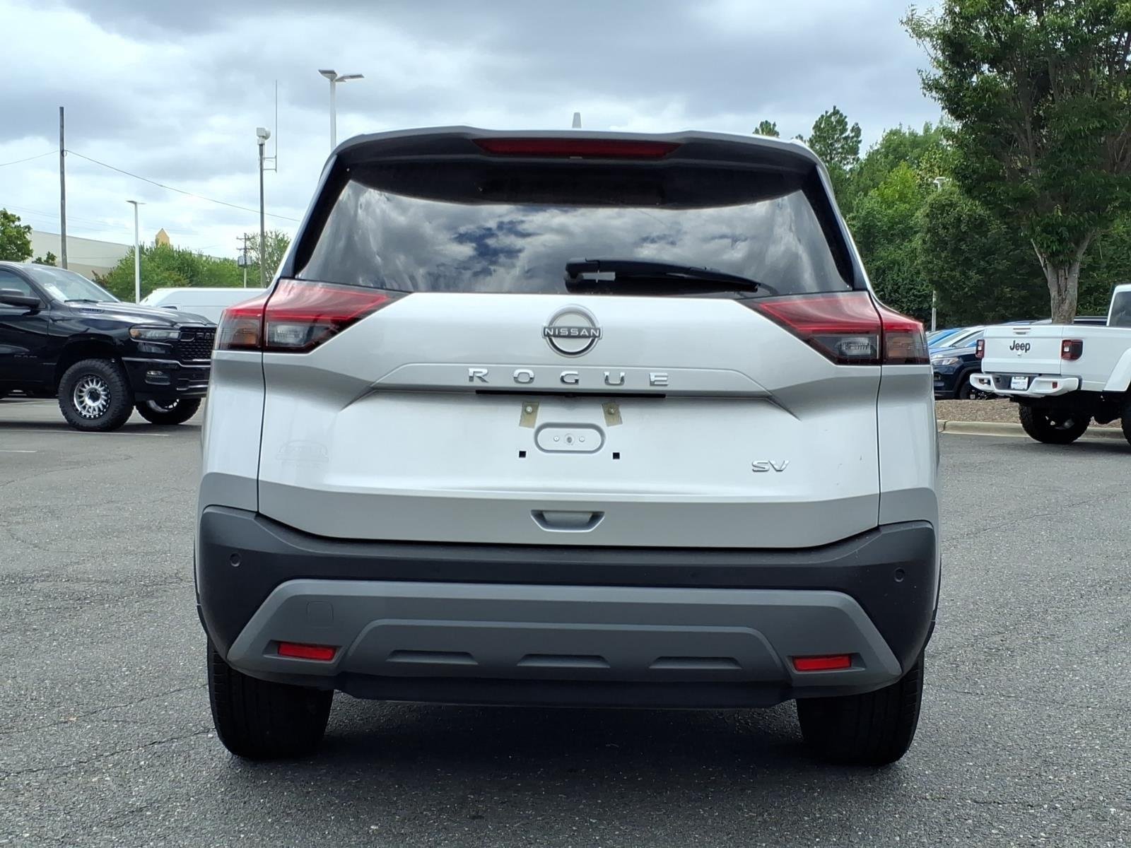 Used 2023 Brilliant Silver Metallic Nissan SV image 15