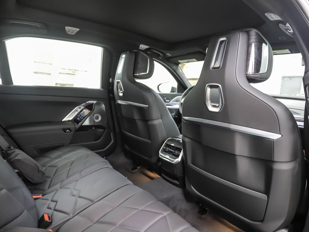 Used 2025 Gray Metallic BMW 760i xDrive image 27