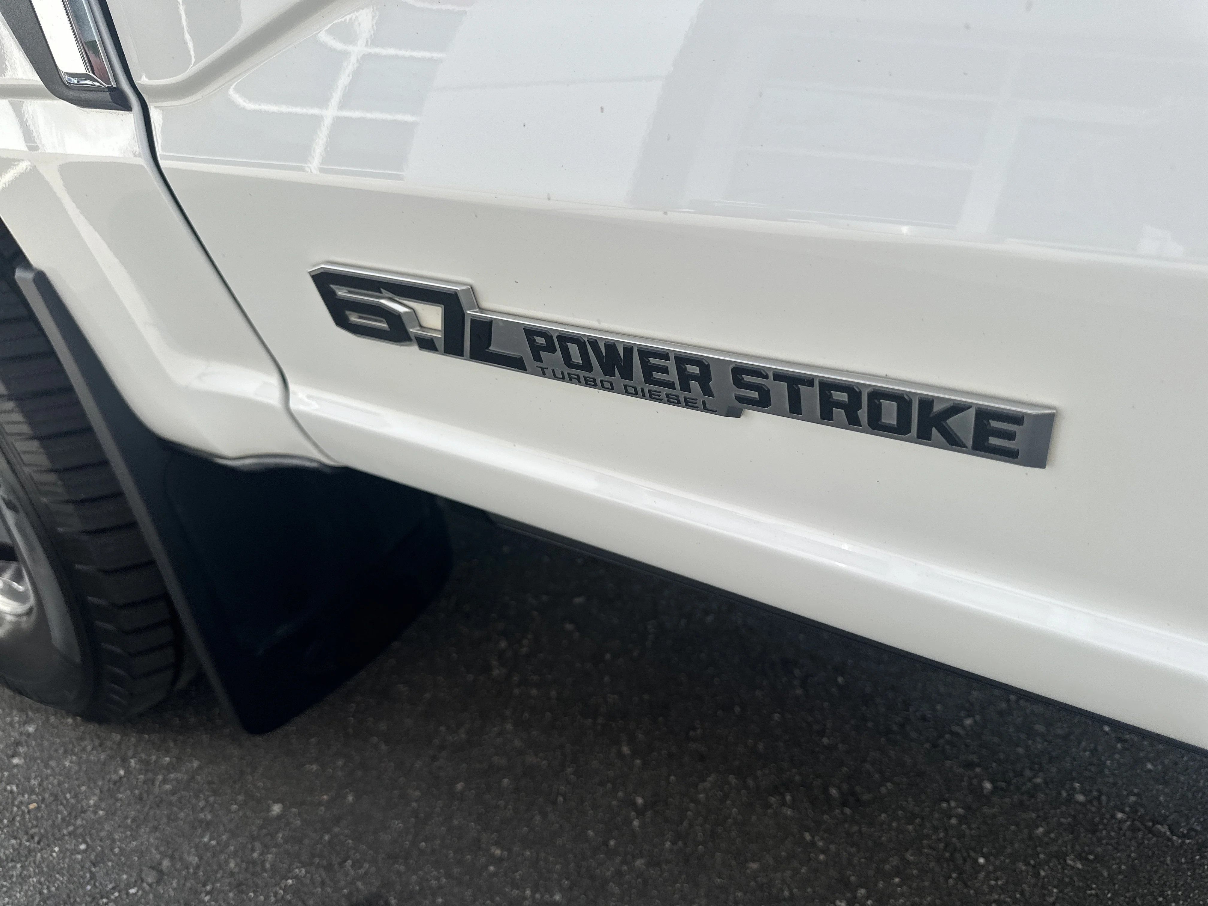 Used 2023  Ford  image 9