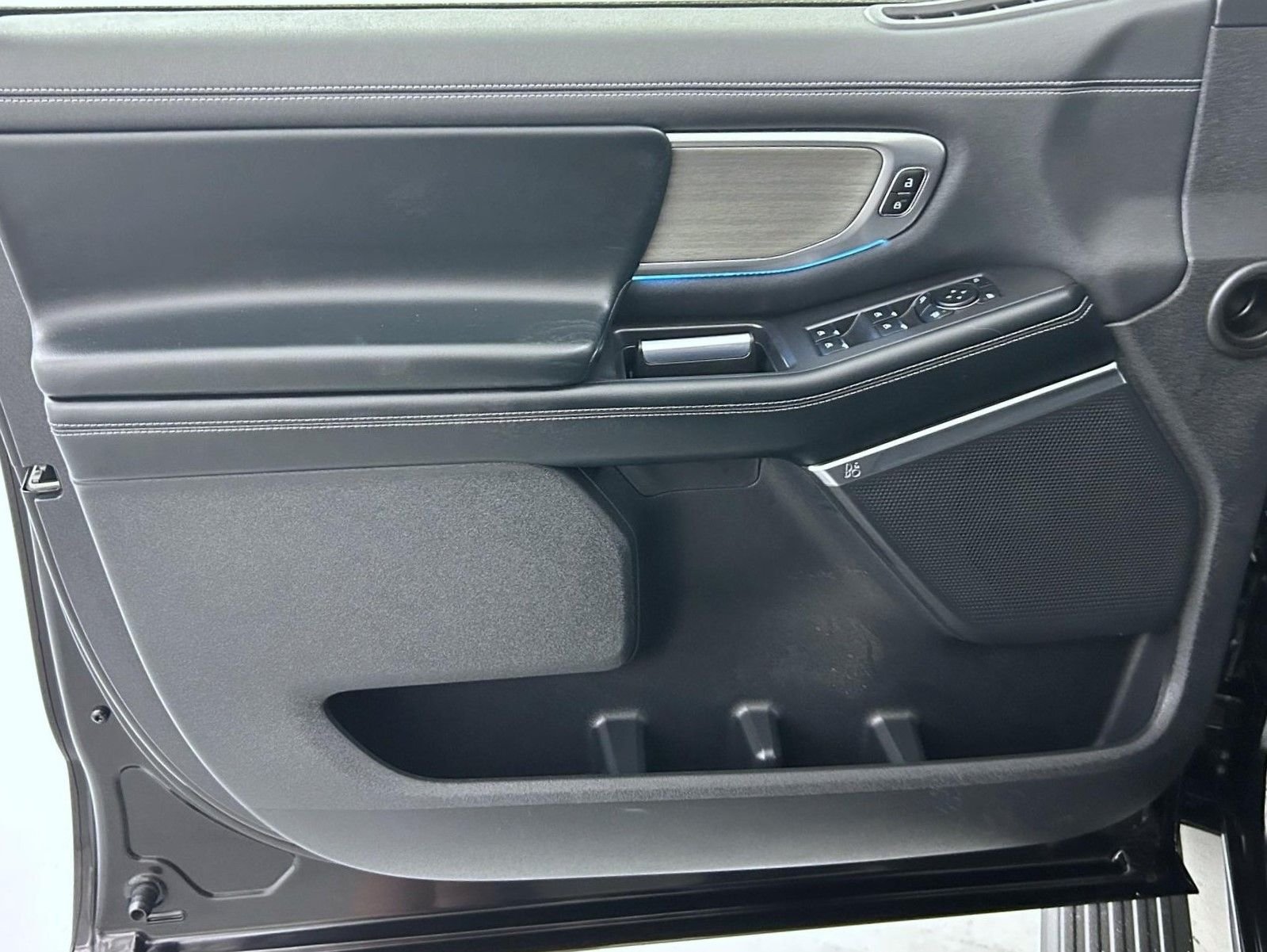 Used 2025 Black Ford Platinum image 10